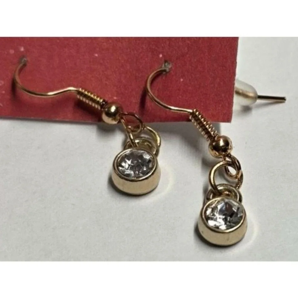 New Gold-Tone Dangle Drop Earrings Sparkling Clear Stones Lt Weight Minimalist